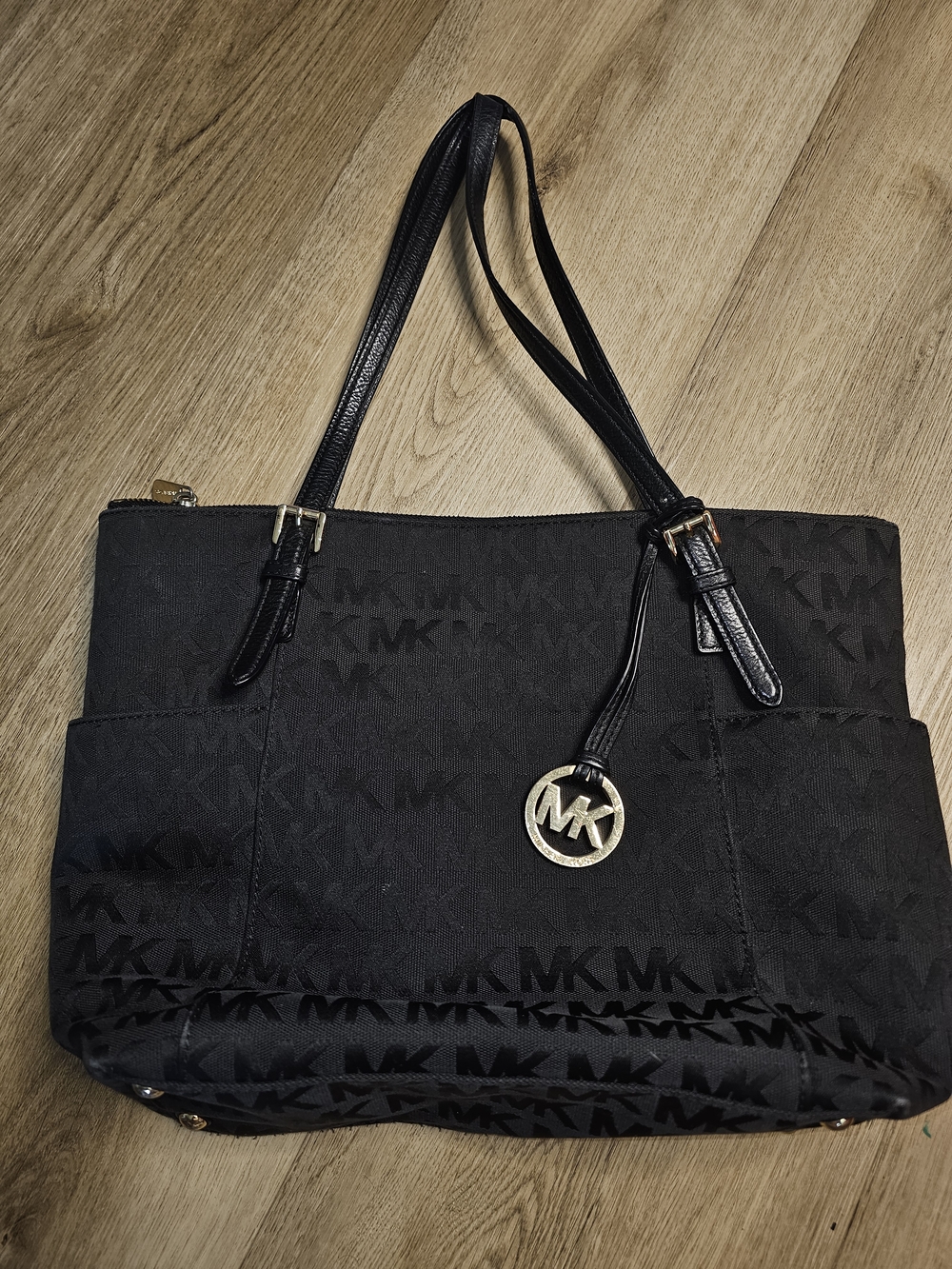 Michael Kors Jet Set Tote Black Gold Charm